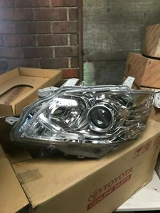 Genuine Toyota Camry Left Hand Headlight Assembly 2006-2015 - Picture 1 of 2