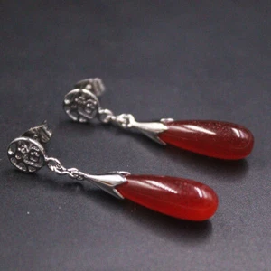 Pendientes colgantes de jade rojo hechos a mano elegantes pendientes de gota de lluvia chapados en oro - Imagen 1 de 3