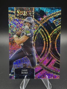 2023 Prizm Premier Level Jake Bobo #149 Cosmic SSP Rookie Card - Seahawks - Bild 1 von 2