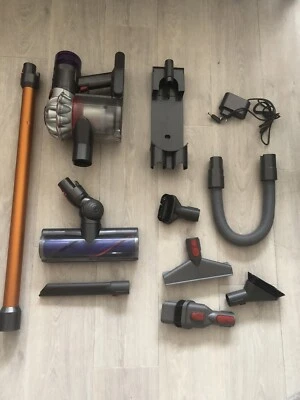 Aspirateur balais DYSON V8 Animal (occasion) - Bild 1 von 4