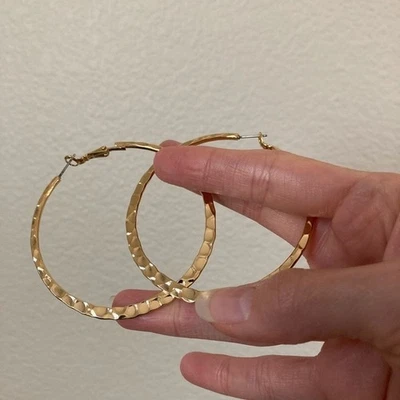 VanessaMooney Pendientes de aro de oro grandes de conjunto de pendientes de aro Dolly Foto 1 de 4