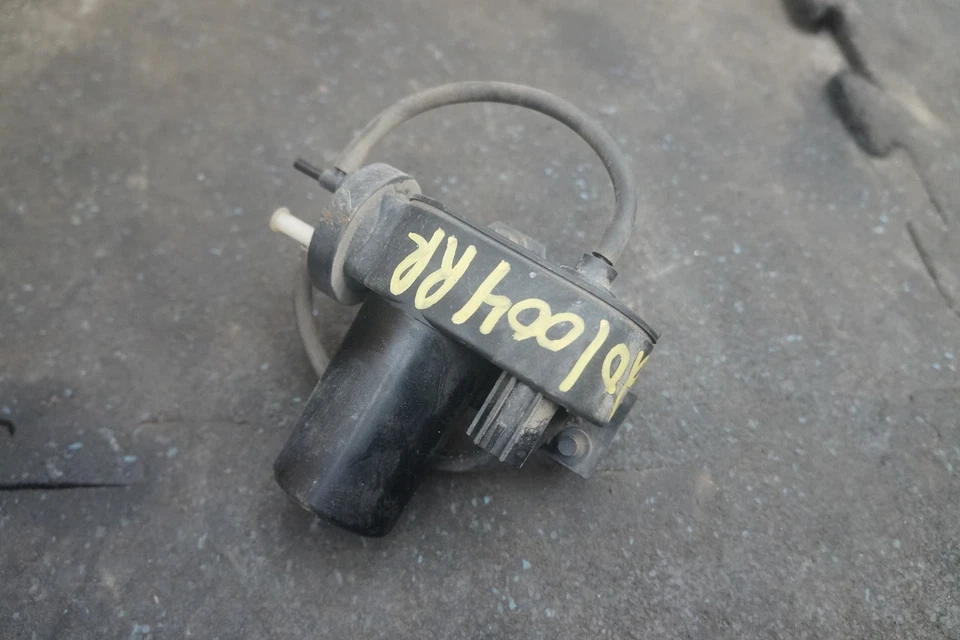 Bomba de vacío de aire eléctrica para motor 4C34-2A451-B OEM Aston Martin DB9 2007 Foto 1 de 4