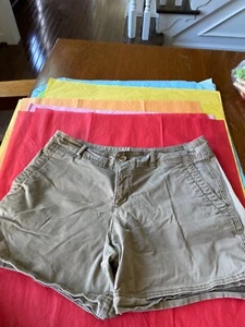 VINTAGE EDDIE BAUER KHACKI WOMENS SIZE 4 SHORTS - Picture 1 of 3
