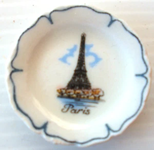 Fève 1999 ASSIETTINES PARIS ASSIETTE TOUR EIFFEL 3 cm de Ø - Imagen 1 de 1