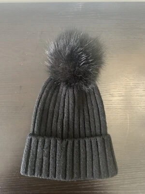Gorro tejido Aeropostale acanalado de piel sintética Pom Pom, negro Foto 1 de 3