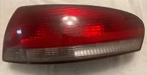 Luz trasera pasajero derecho derecho Chrysler Sebring convertible 2001-2004 2005 2006 - Imagen 1 de 2