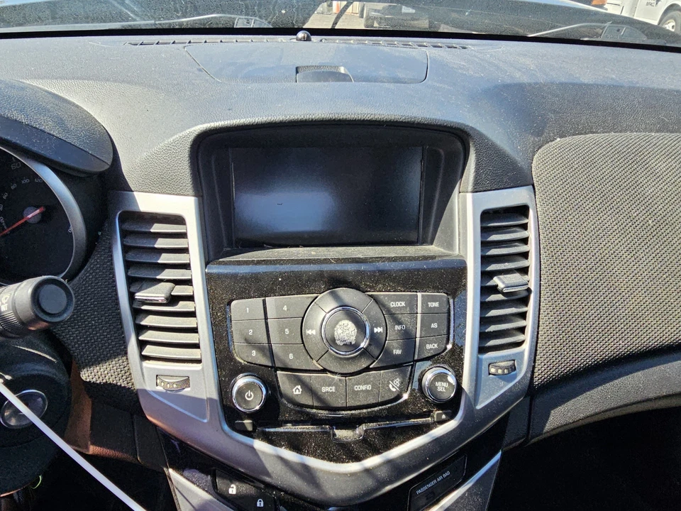 Pantalla de infoentretenimiento usada se adapta a: Chevrolet Cruze 2013 grado A Foto 1 de 4