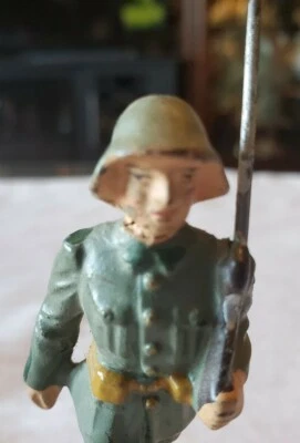VINTAGE COMPOSITE LINEOL SWISS ARMY TOY FIGURE MARCHING RIFLEMEN 3 1/4"Tall - Image 1 of 4