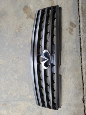 Parrilla delantera Nissan Fuga/Infiniti M35 M45 Y50 para modelos anteriores a 2008. Foto 1 de 3