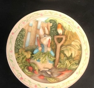 World Beatrix Potter Tale of Peter Rabbit 3D Decorative Collector Plate - Picture 1 of 1
