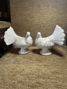 A vintage pair of White Porcelain Doves - Picture 1 of 3