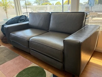 Диван откидывающийся West Elm Axel Motion серый веганская кожа - Изображение 1 из 4