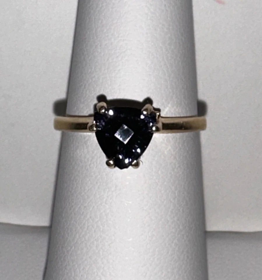 14kt 6.5mm Purple Violet Checkerboard Trillion Cut Spinel Ring,Sz 6.5, 2.4 Grams - Image 1 of 4