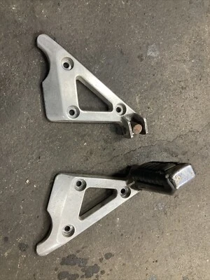 Honda Shadow VT500C VT 500 1983 1984 soporte de estriba de pasajero trasero izquierdo derecho Foto 1 de 4