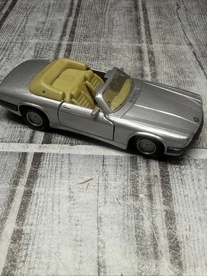 COCHE MODELO DIECAST CONVERTIBLE PLATEADO VINTAGE MAISTO JAGUAR XJS V12 - 1:40 Foto 1 de 4
