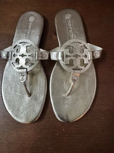 Tory Burch Miller Metallic Wrinkled Gold Leder Sandalen Flip Flop Damen 8 NEU - Bild 1 von 7