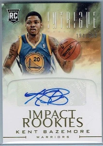 Autógrafos de novato Panini Intrigue Impact 2012-13 #11 Kent Bazemore #194/299 - Imagen 1 de 1