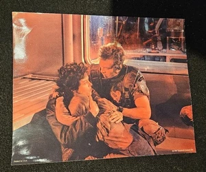 Dos tarjetas de vestíbulo de teatro Aliens 1986 11x14 - Imagen 1 de 2