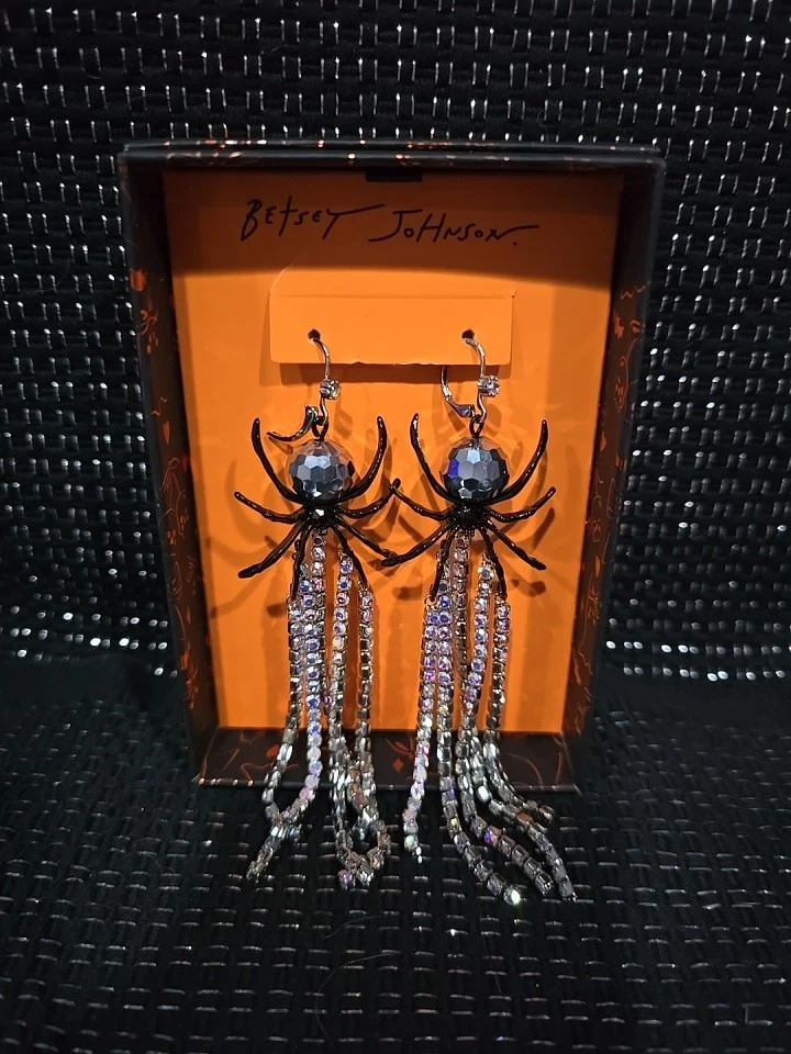 "PENDIENTES COLGANTES BETSEY JOHNSON ARAÑA FACETADA TONO PLATA EN NEGRO/RODIO 3""" Foto 1 de 1