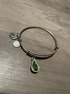 Alex und Ani "August" Peridot Geburtsstein Silber Armband - Bild 1 von 4