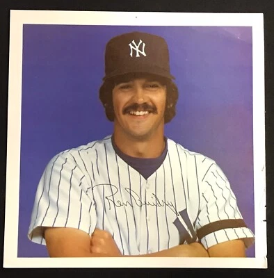 Página de revista autografiada firmada por Ron Guidry New York Yankees foto color Foto 1 de 2