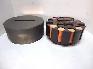 Soporte cubierto negro con fichas de póquer de madera vintage y 215 fichas de arcilla banderas y 5-30-36 - Imagen 1 de 12
