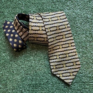 Luxury × Versace × VINTAGE 90S VERSACE MONOGRAMED MEDUSA SILK TIE AUTH - Picture 1 of 4