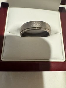 Men’s Wedding Band - Picture 1 of 1