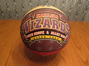 Baloncesto pequeño Harlem Wizards con 7 firmas "¡Trucos aros y callejón oops!" - Imagen 1 de 12