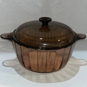 RARO Corning Amber Vision Esculpido 4.5 Litros Horno Holandés Olla Stock con Tapa EE. UU. - Imagen 1 de 8