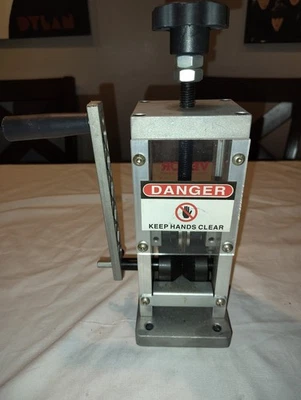 Машина для ручной зачистки проводов портативная для зачистки кабелей VEVOR для переработки меди - Изображение 1 из 4