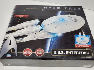 Schönes Playmates Star Trek NCC-1701 Enterprise von 2009 #61931 mit Licht & Sound - Bild 1 von 19