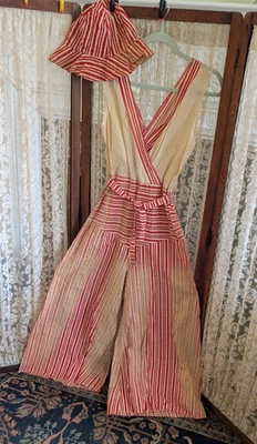 De colección Años 30 40 Art Deco Rojo Blanco Seersucker Mono Piscina Ropa Sombrero Lote TLC Foto 1 de 4