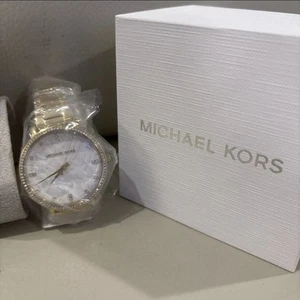 Michael Kors - Pulsera para mujer Pyper de tres manos, tono dorado, 38 mm MK4666 - Imagen 1 de 4
