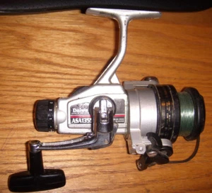 Daiwa ASA1355 Autocast Spincasting Spinning Reel Vintage - Foto 1 di 3