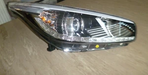 kia ceed off side front xenon headlight - Picture 1 of 5