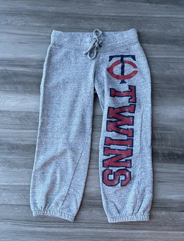 MLB Campus Lifestyle Minnesota Twins Capri Sweatpants Size S Gray A14 Cover