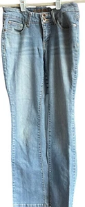 St John's Bay Jeans Womens Sz 4 Average Boot Cut Mid Rise Lt Wash Denim Stretch - Picture 1 of 8