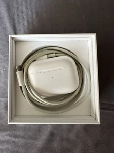 Apple AirPods Pro 1st Generation with Charging Case - Photo 1 sur 9