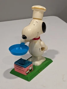 Vintage 1970s Snoopy World's Greatest Cook Wind Up Toy Peanuts Dog Aviva - Picture 1 of 3
