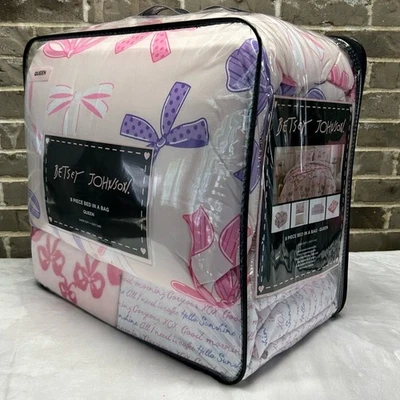 Conjunto de edredom Betsey Johnson 8 peças lençóis e fitas rosa rainha NOVO - Imagem 1 de 4