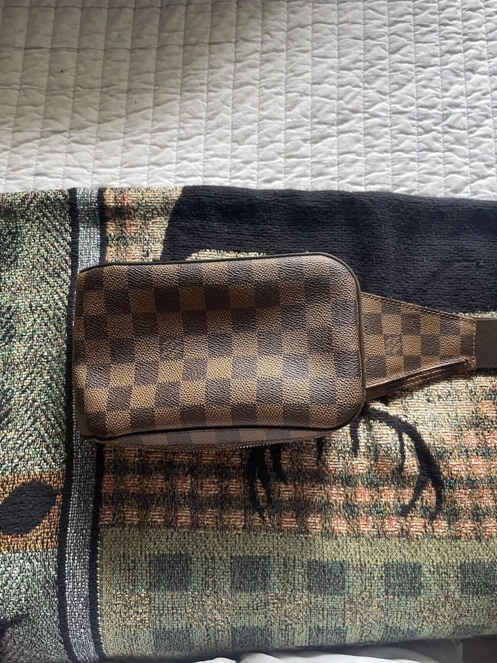 Bolsa tiracolo masculina pequena Louis Vuitton - Imagem 1 de 4