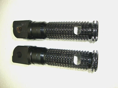 14-17 雅马哈 Fz-07 Fz07 前脚钉休息脚凳踏板黑色 2014-2017 2017 — 第 1/4 张图片