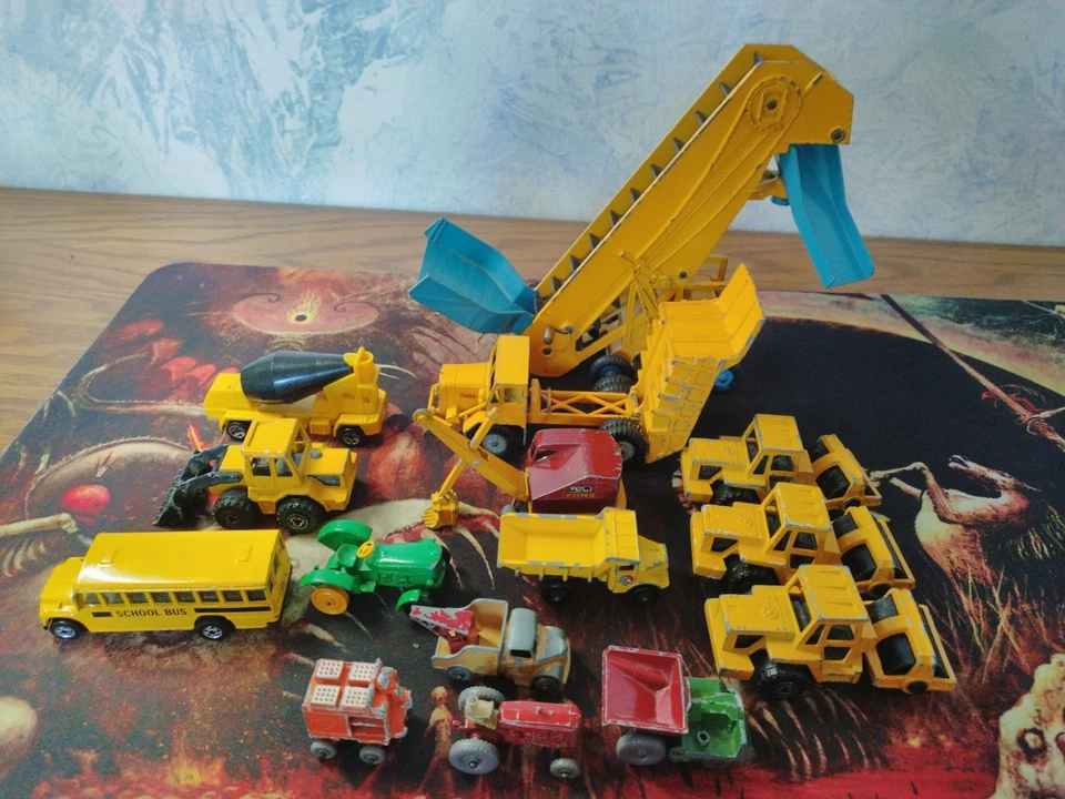 Lot of 15 Diecast Construction Vehicles (Dinky, Lesney, Foden etc.) Foto 1 de 3
