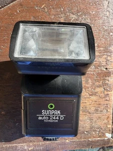 Sunpak Auto Photography Flash 244D for Minolta and Ricoh Camera Bodies - Picture 1 of 3