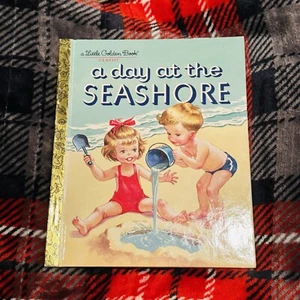 VTG  Little Golden Book A DAY AT THE SEASHORE. EPHEMERA EUC - Picture 1 of 12