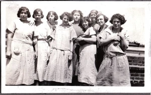VINTAGE PHOTOGRAPH 1920'S GIRLS DRESS FASHION LOS ANGELES CALIFORNIA OLD PHOTO - Picture 1 of 1