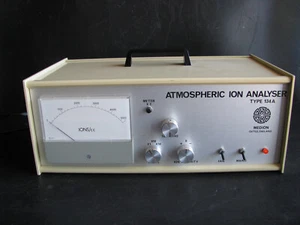 MEDION ATMOSPHERIC AIR ION ANALYSER 134A +/- IONIZATION TESTER COUNTER w MANUAL - Picture 1 of 11