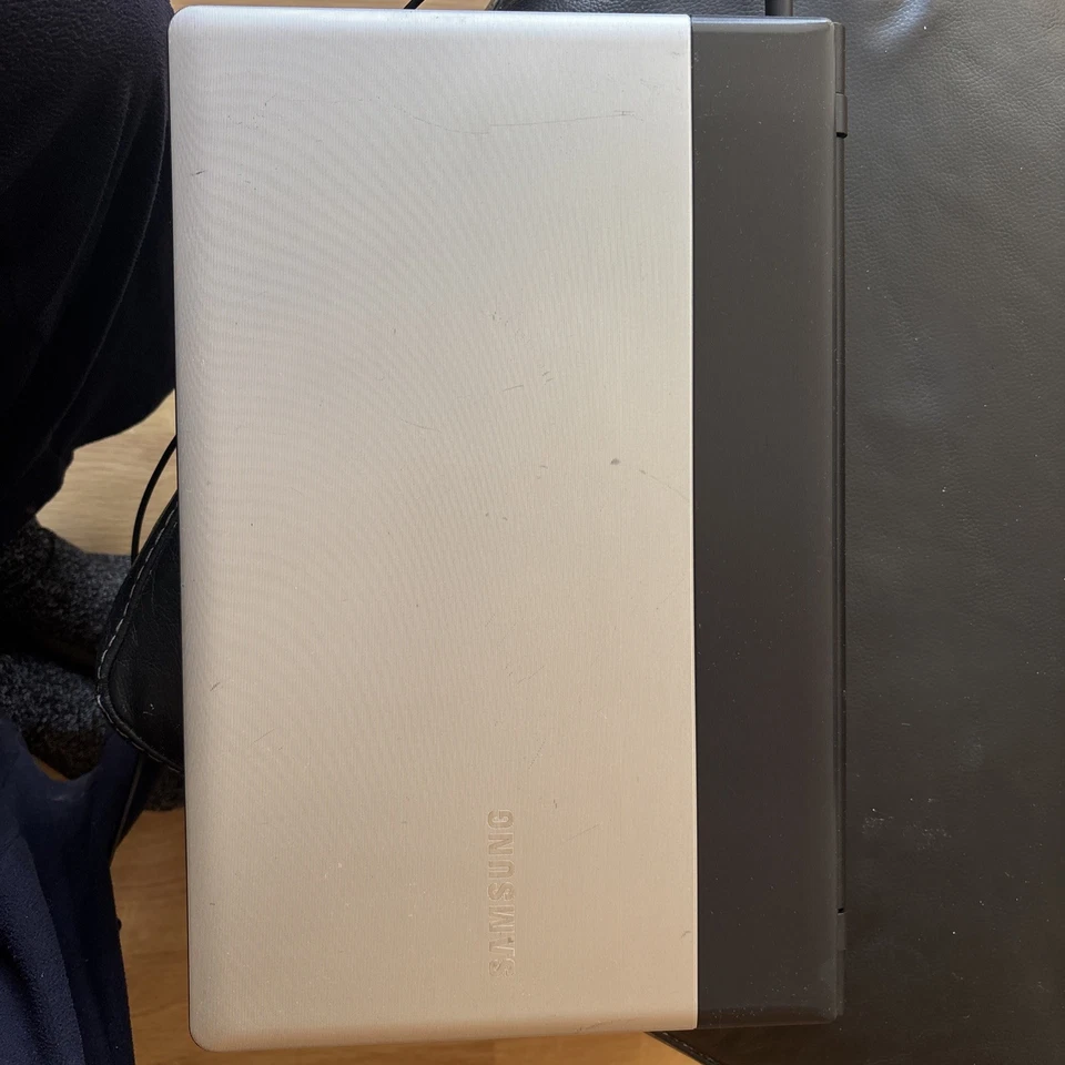 Samsung Laptop NO300E5A with Charger and recovery Disk  - Image 1 of 4