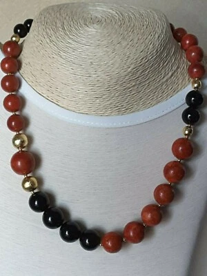 Collana donna pietre dure naturali: corallo rosso madrepora e agata nera lucida - Immagine 1 di 4